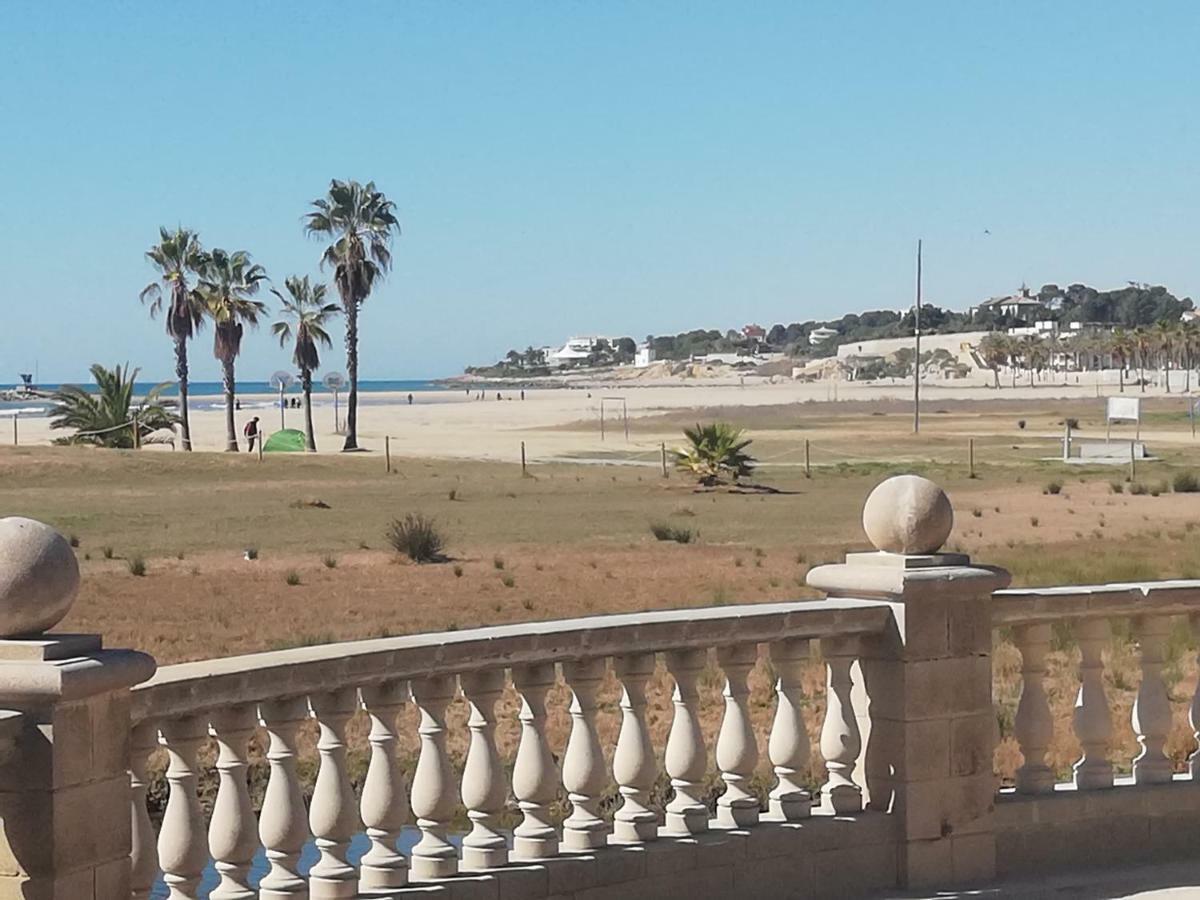 Vilanova-Beach Vilanova i la Geltrú Exterior foto